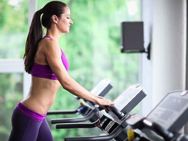 Chạy quá gần bảng điều khiến sẽ ảnh hưởng đến sải chân khi chạy. ẢNH: SHUTTERSTOCK