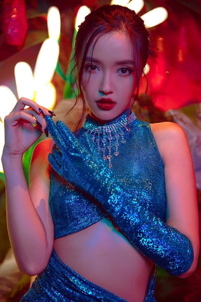 Vóc dáng gợi cảm của Bích Phương sau khi giảm cân thành công khiến fan bất ngờ ẢNH: FBNV