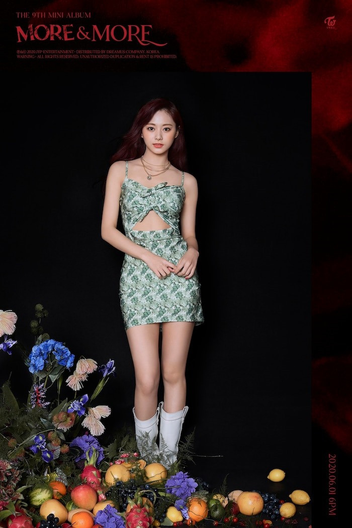  Em út Tzuyu khoe body cực phẩm của mình. Ảnh: JYP