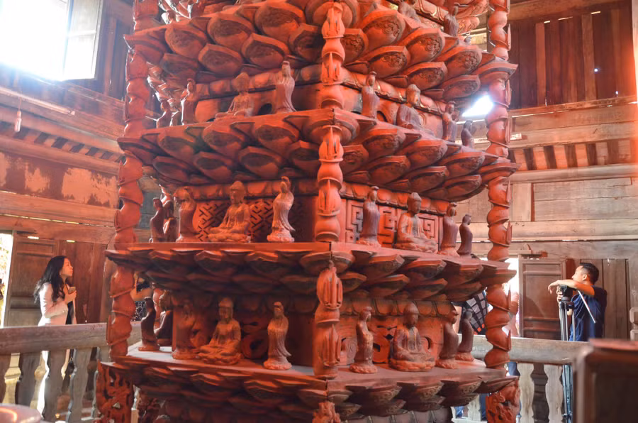 "Cửu phẩm liên hoa vi phụ mẫu, hoa khai kiến phật ngộ vô sanh"