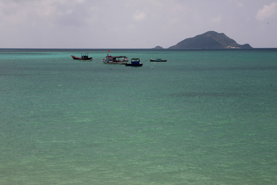 Còn gì thích thú hơn biển xanh trong những ngày nắng ấm