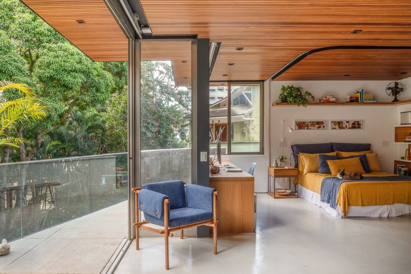 Trên tầng hai, có ba dãy phòng dành cho các khu vực nghỉ ngơi riêng tư của chủ nhà.