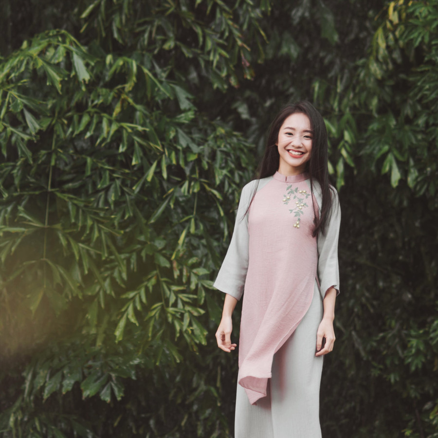 Sau khi MV phát hành nhận được nhiều sự quan tâm của khán giả, Hoàng Hà cho hay: 