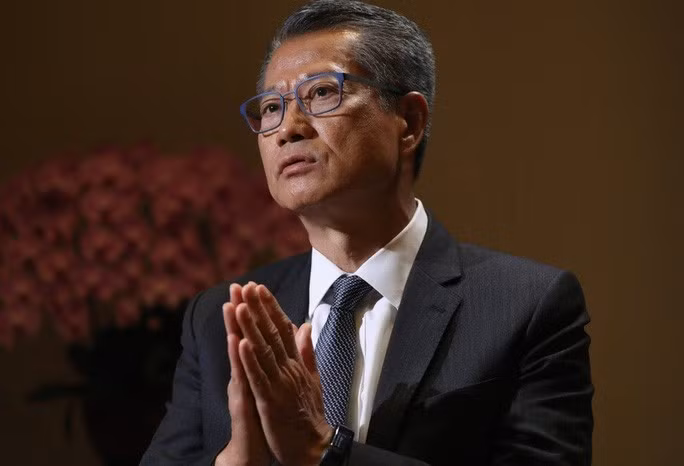 Người đứng đầu cơ quan tài chính Hồng Kông Trần Mậu Ba cho biết sẵn sàng cho mọi kịch bản khác nhau. Ảnh: SCMP Người đứng đầu cơ quan tài chính Hồng Kông Trần Mậu Ba cho biết sẵn sàng cho mọi kịch bản khác nhau. Ảnh: SCMP