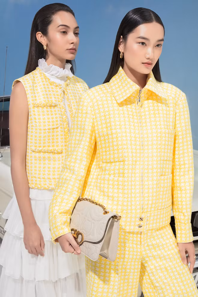 Người mẫu Quỳnh Anh (phải) và Cara