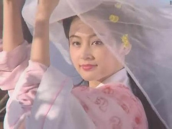 Trần Hồng trong vai Điêu Thuyền. Ảnh: Weibo