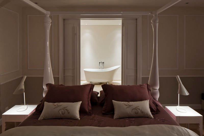 Phòng vệ sinh với bồn tắm sang trọng cũng nằm kế bên giường ngủ, tiện lợi cho sinh hoạt. Phòng vệ sinh với bồn tắm sang trọng cũng nằm kế bên giường ngủ, tiện lợi cho sinh hoạt.