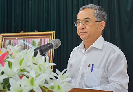 Ông Nguyễn Văn Hùng, Ủy viên Trung ương Đảng, Bí thư Tỉnh ủy Kon Tum được bầu giữ chức vụ mới (ảnh Báo Kon Tum).