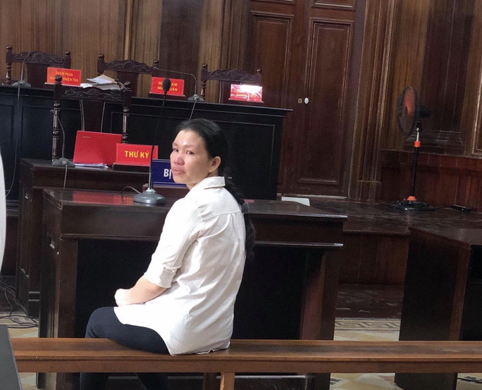 Bằng thủ đoạn dùng giấy tờ giả thế chấp, sang nhượng đất, Nguyễn Thị Hường (hình) đưa nhiều người "vào tròng" Bằng thủ đoạn dùng giấy tờ giả thế chấp, sang nhượng đất, Nguyễn Thị Hường (hình) đưa nhiều người