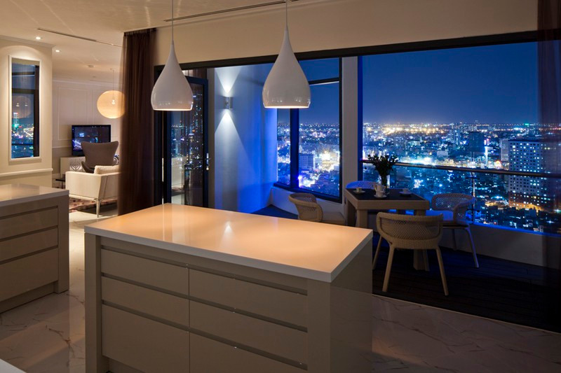 Ưu điểm lớn nhất của căn hộ là có view rộng bởi những vách kính lớn. Ở trong nhà có thể nhìn thấy toàn cảnh thành phố. Ưu điểm lớn nhất của căn hộ là có view rộng bởi những vách kính lớn. Ở trong nhà có thể nhìn thấy toàn cảnh thành phố.