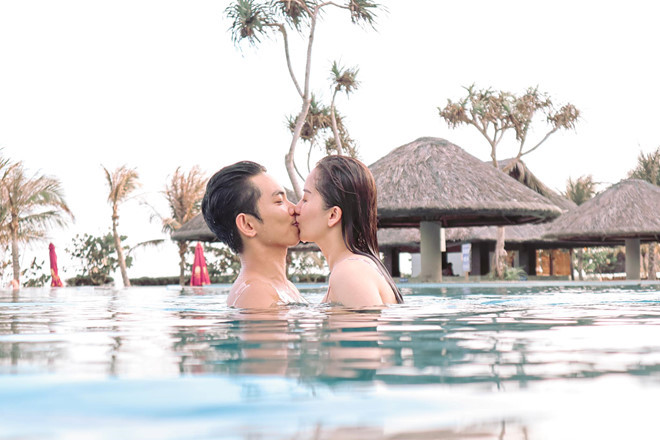 Họ thoải mái thể hiện tình cảm dành cho nhau