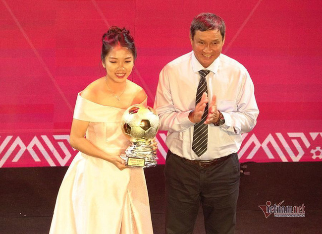 Huỳnh Như giành Quả bóng Vàng nữ Việt Nam 2019. Ảnh: Vietnamnet