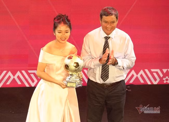 Huỳnh Như giành Quả bóng Vàng nữ Việt Nam 2019. Ảnh: Vietnamnet