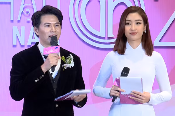 Hoa hậu Việt Nam 2016 Đỗ Mỹ Linh đảm nhận vị trí MC của buổi họp báo cùng nam MC Vũ Mạnh Cường.