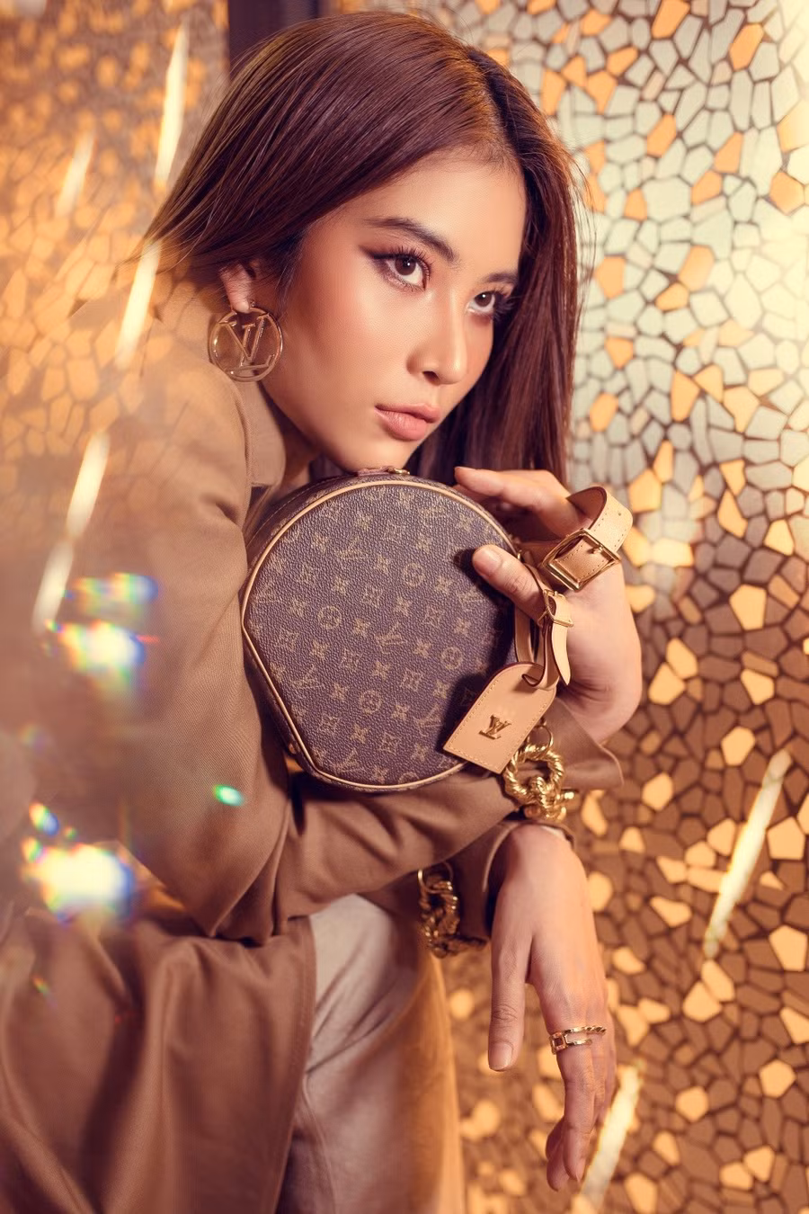 "Đây là bộ ảnh mà Nam Anh chụp để lưu lại những kỷ niệm trong những ngày tránh dịch, để sau này có xem lại thì nhớ rằng mình đã có một kỳ nghỉ với nhiều tâm trạng cũng như dành thời gian cho gia đình nhiều hơn. Và hiện tại, Nam Anh cũng mong rằng dịch sẽ mau qua để mọi người có thể trở về với công việc hằng ngày, tiếp tục cuộc sống mưu sinh", Nam Anh chia sẻ. Ảnh: Đại Dương