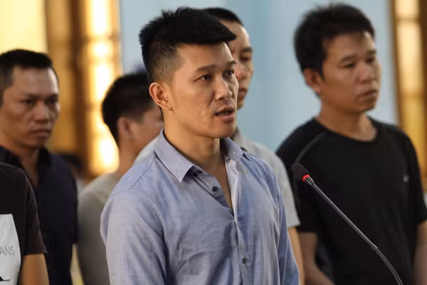  Bị cáo Nguyễn Mạnh Hùng tại phiên tòa. Ảnh: L.V.N