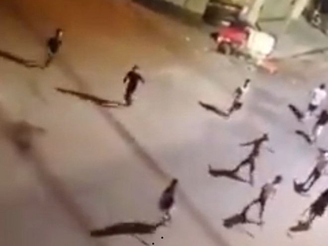  Công an xác định danh sách 2 băng nhóm tham gia hỗn chiến - ẢNH CHỤP TỪ CLIP