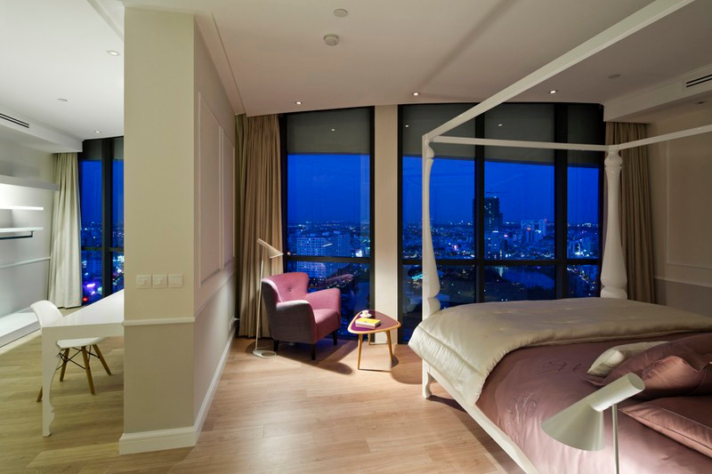 Bên cạnh nơi đặt giường ngủ là phòng làm việc, phòng thay đồ. Bên cạnh nơi đặt giường ngủ là phòng làm việc, phòng thay đồ.