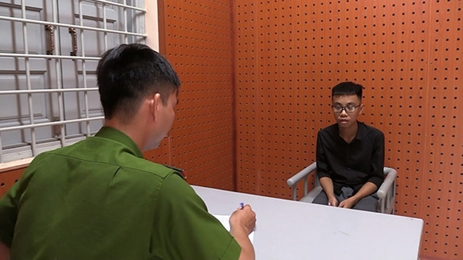 Công an lấy lời khai Phụng Công an lấy lời khai Phụng