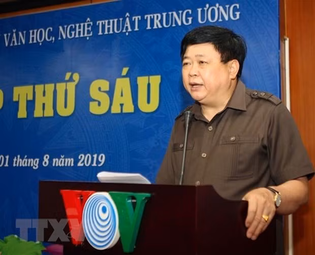  Phó giáo sư-tiến sỹ Nguyễn Thế Kỷ, Ủy viên Trung ương Đảng, Tổng Giám đốc Đài Tiếng nói Việt Nam, Chủ tịch Hội đồng Lý luận, phê bình văn học nghệ thuật Trung ương, Phó Trưởng ban Thường trực Ban Chỉ đạo Giải thưởng sáng tác, quảng bá tác phẩm văn học, nghệ thuật, báo chí về chủ đề “Học tập và làm theo tư tưởng, đạo đức, phong cách Hồ Chí Minh.