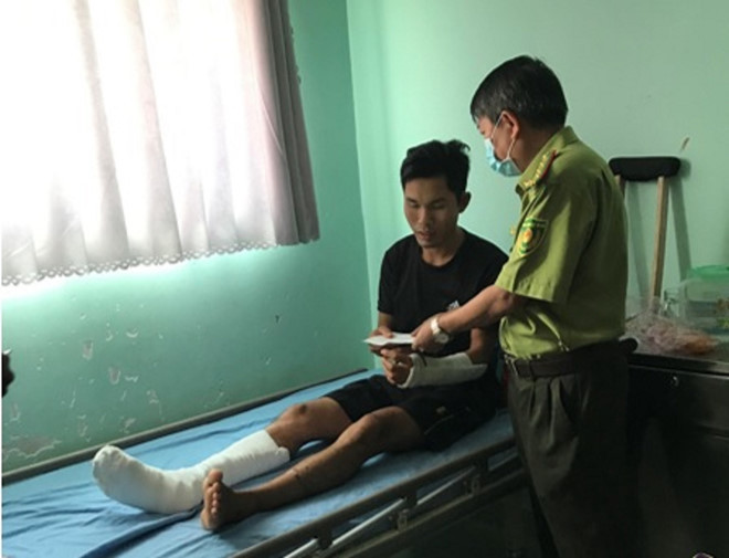 Anh Thành phải nhập viện cấp cứu sau khi đối đầu lâm tặc. ẢNH: ĐỨC NHẬT
