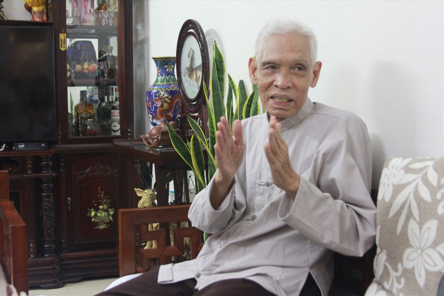 Ông Trần Viết Hoàn - cận vệ bên cạnh Bác Hồ những năm 1966-1969, nguyên Giám đốc Khu di tích Bác Hồ tại Phủ Chủ tịch. Ảnh: Vương Đông Ông Trần Viết Hoàn - cận vệ bên cạnh Bác Hồ những năm 1966-1969, nguyên Giám đốc Khu di tích Bác Hồ tại Phủ Chủ tịch. Ảnh: Vương Đông