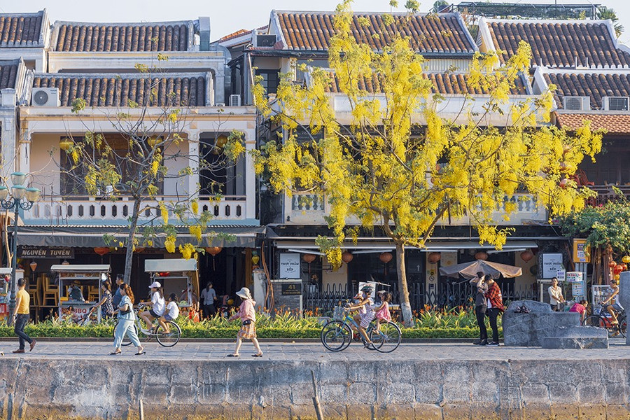 Sau khi dịch bệnh COVID đường kiểm soát, du khách đang dần trở lại với Hội An.