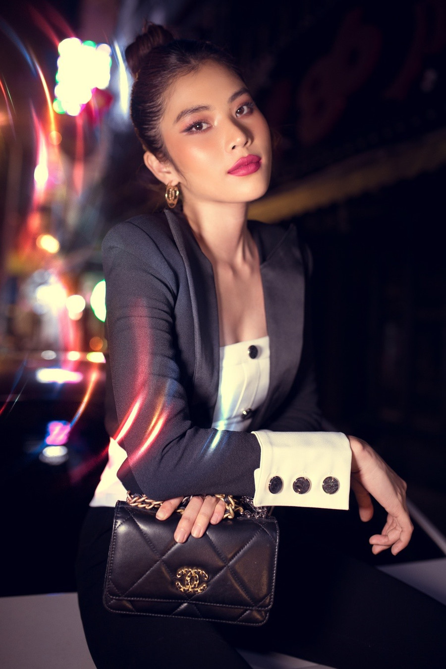 Nam Anh tên thật Nguyễn Thị Lệ Nam (sinh năm1996). Cô là một người mẫu và là chị gái song sinh của hoa khôi Nam Em. Ảnh: Đại Dương  Nam Anh tên thật Nguyễn Thị Lệ Nam (sinh năm1996). Cô là một người mẫu và là chị gái song sinh của hoa khôi Nam Em. Ảnh: Đại Dương