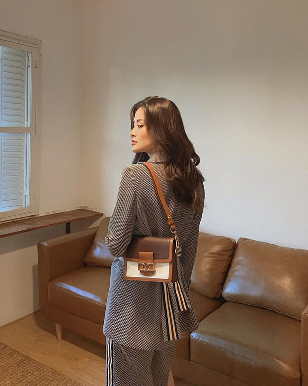 Diễn áo trễ vai gợi cảm, Hoa hậu Trần Tiểu Vy 