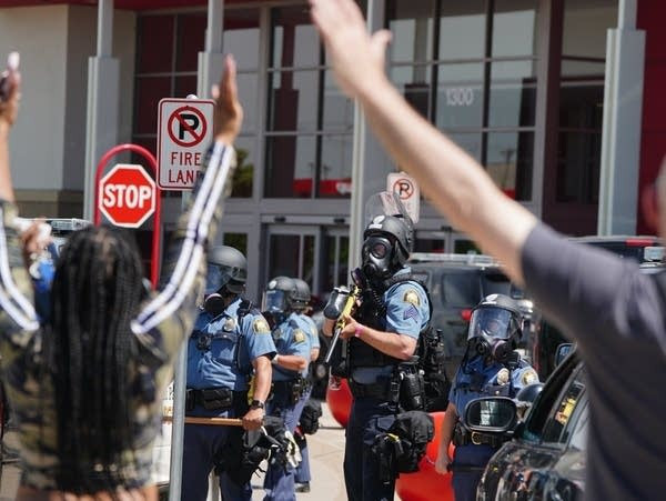 Cảnh sát được triển khai hôm 28-5. Ảnh: MPR News