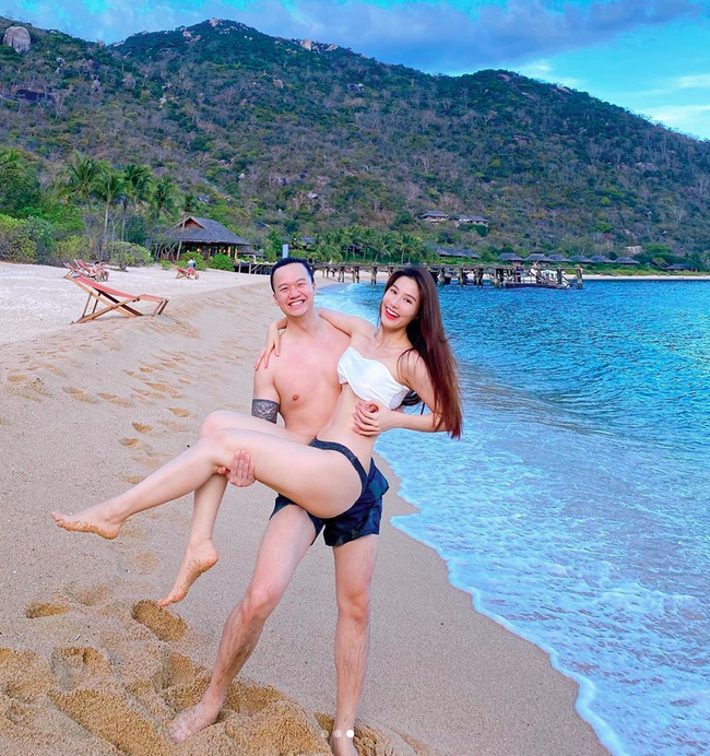 Diễm My 9X hạnh phúc bên bạn trai doanh nhân trong chuyến đi du lịch mùa hè này.