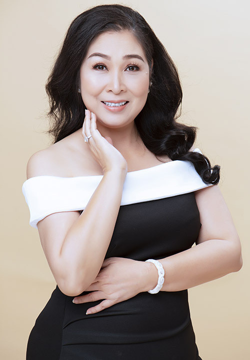 “Thật ra bí quyết của tôi đơn giản lắm. Mỗi sáng dành 30 phút để tìm hiểu nhân vật, 15 phút cho các bài thể dục vừa sức và thói quen uống sữa