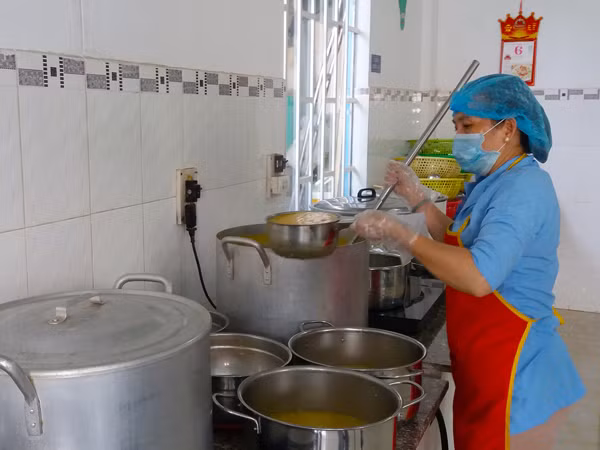 Trường Mầm non tư thục Hoàng Lan (phường Hội Phú, TP. Pleiku) luôn chú trọng công tác đảm bảo ATTP. Ảnh: N.N