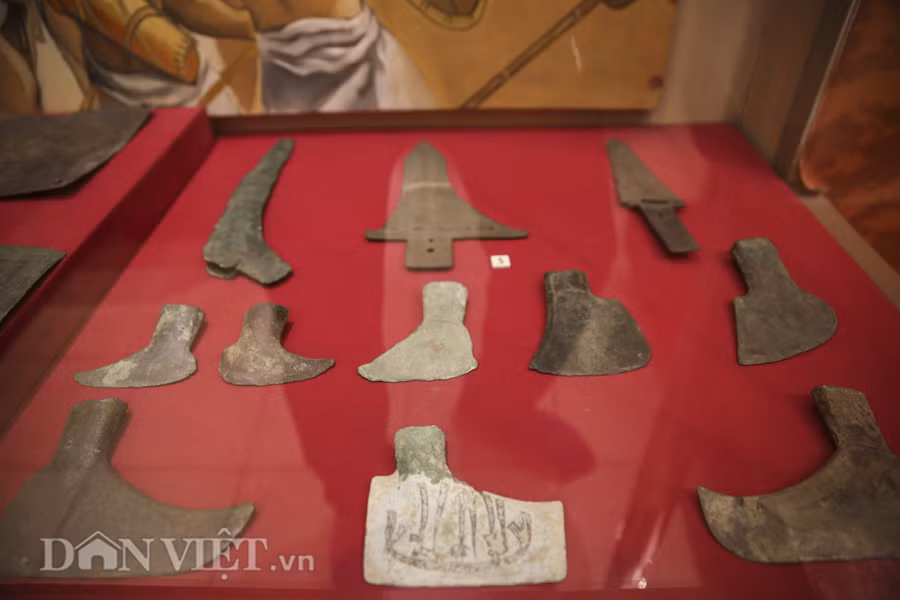  Sự xuất hiện với số lượng áp đảo, phong phú về loại hình và chất lượng của sản phẩm đã khắng định cư dân văn hóa Đông Sơn đã đạt đến trình độ khoa học kỹ thuật cao, nhất là trong kỹ thuật luyện kim và làm chủ kỹ thuật chế tác sản phẩm từ các vật liệu kim loại.