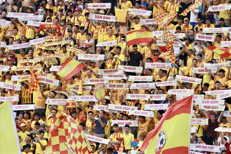 Sân Thiên Trường có thể mở cửa đón khán giả ngay vòng loại Cúp Quốc gia 2020. Ảnh: H.A