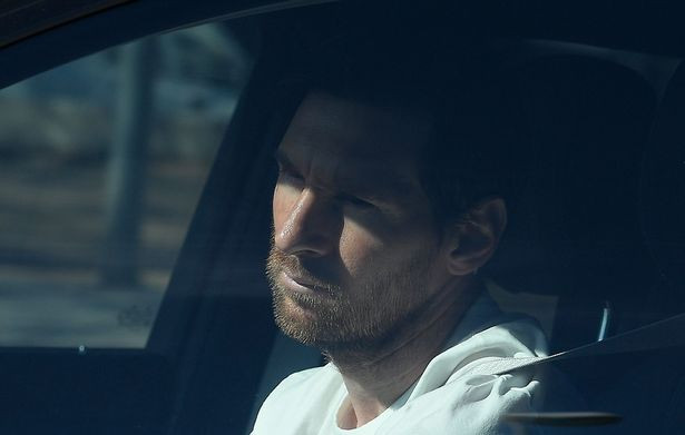 Messi tỏ ra khá căng thẳng