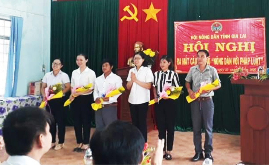  Ra mắt Câu lạc bộ 