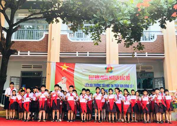Đại hội cháu ngoan Bác Hồ của Liên đội Trường Tiểu học thị trấn Kon Dơng số 1 vừa tổ chức thành công sáng 25-5. Ảnh: T.B