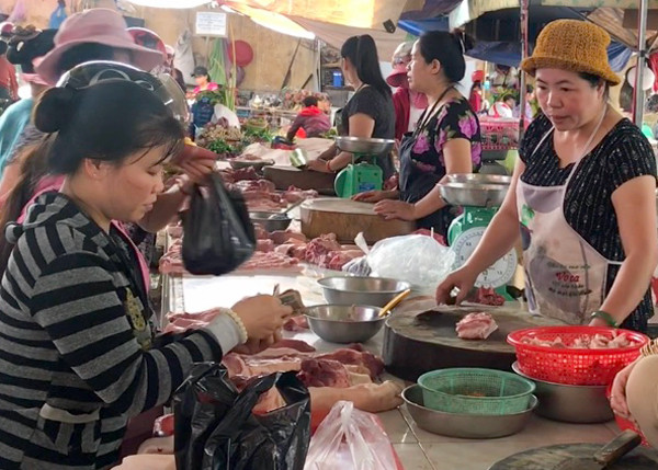 Giá heo móc hàm được các lò mổ bán ra với giá 125 ngàn đồng/kg. Ảnh: V.T