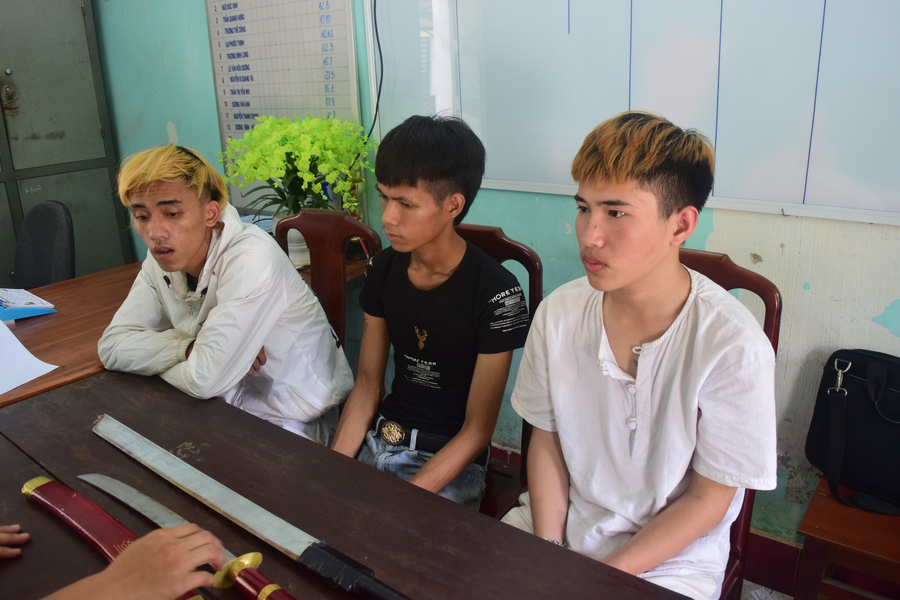 Các đối tượng Dư, Dũng và Quang tại cơ quan công an. Các đối tượng Dư, Dũng và Quang tại cơ quan công an.