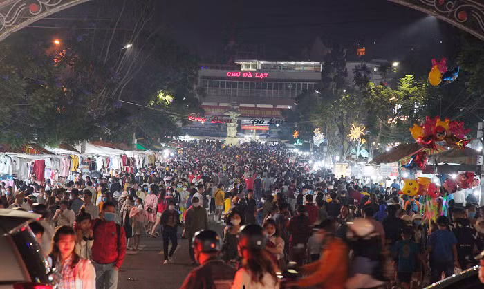 Hàng ngàn du khách đã chọn Đà Lạt là điểm du lịch, nghỉ dưỡng trong dịp lễ 30/4 - 1/5.