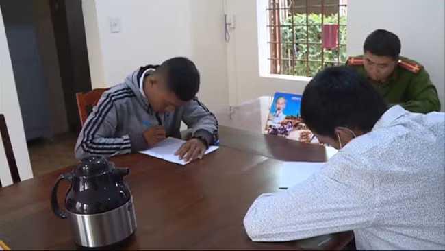 Các thanh niên trong nhóm 