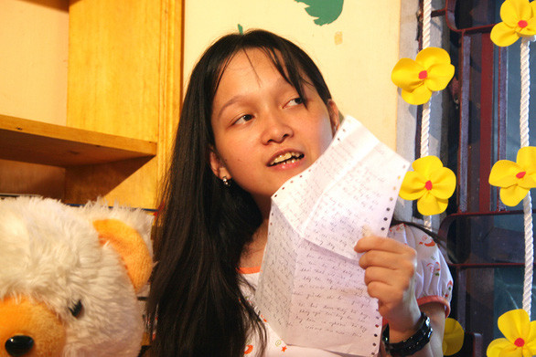 Nhưng cô đã tự học đọc, học viết để sau này thành nhà văn - Ảnh: NVCC