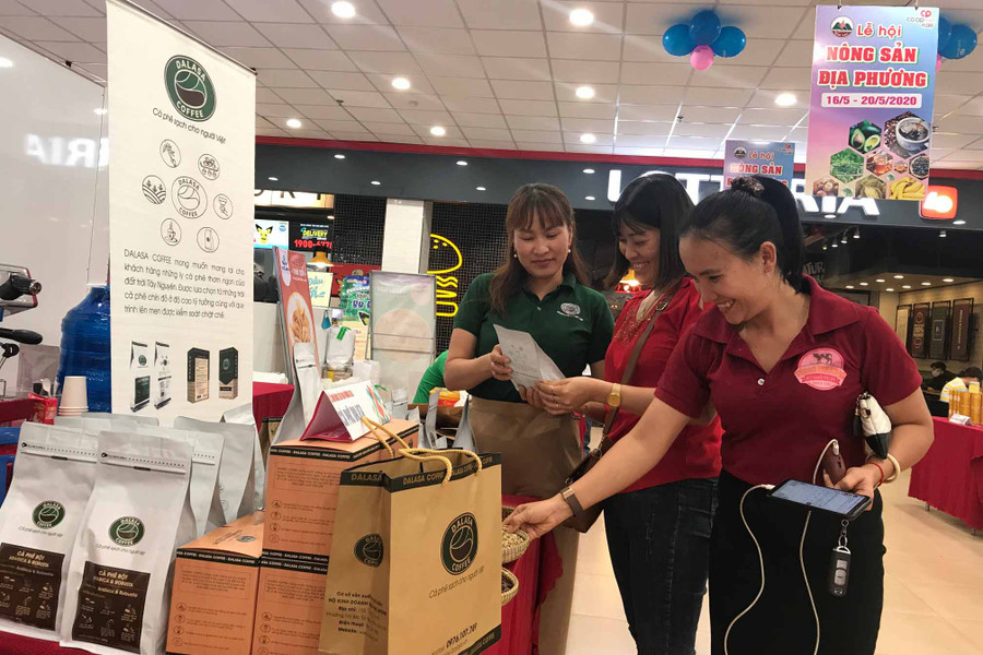 Lễ hội nông sản địa phương là dịp để kết nối giữa sản xuất và tiêu dùng. Ảnh: Vũ Thảo