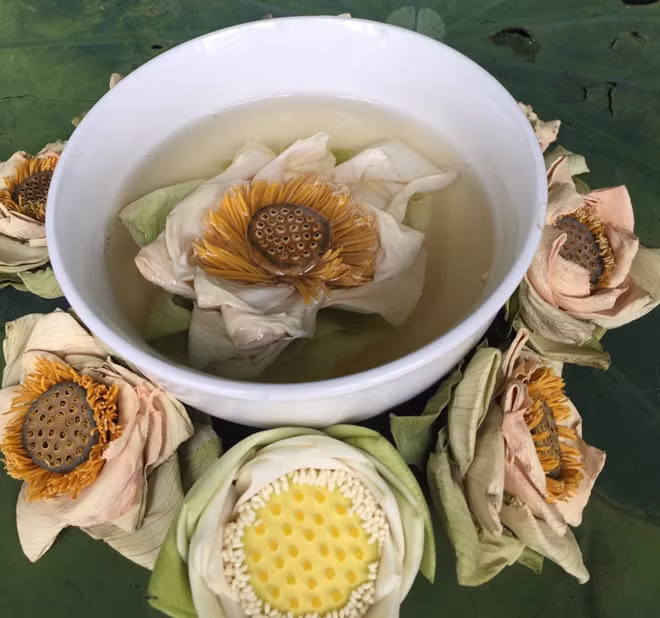 Loại sen trắng cổ Huế được sấy khô