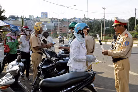 Tuần tra, kiểm soát giao thông. Ảnh: K.N.B