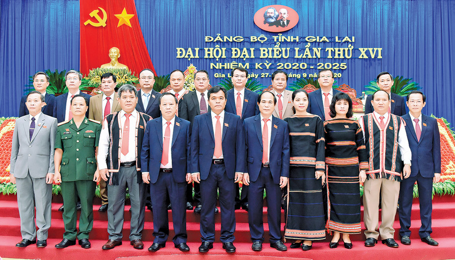 Đoàn đại biểu của tỉnh tham dự Đại hội đại biểu toàn quốc lần thứ XIII của Đảng. Ảnh: Đức Thụy