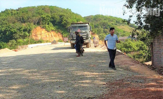 Một trong 4 đối tượng thu tiền 