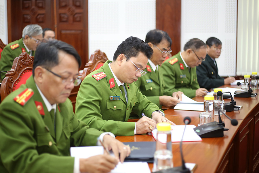 Các đại biểu tham dự hội nghị. Ảnh: Đăng Vũ  Các đại biểu tham gia nhiều ý kiến về công tác phòng-chống tội phạm trong tình hình mới. Ảnh: Đăng Vũ