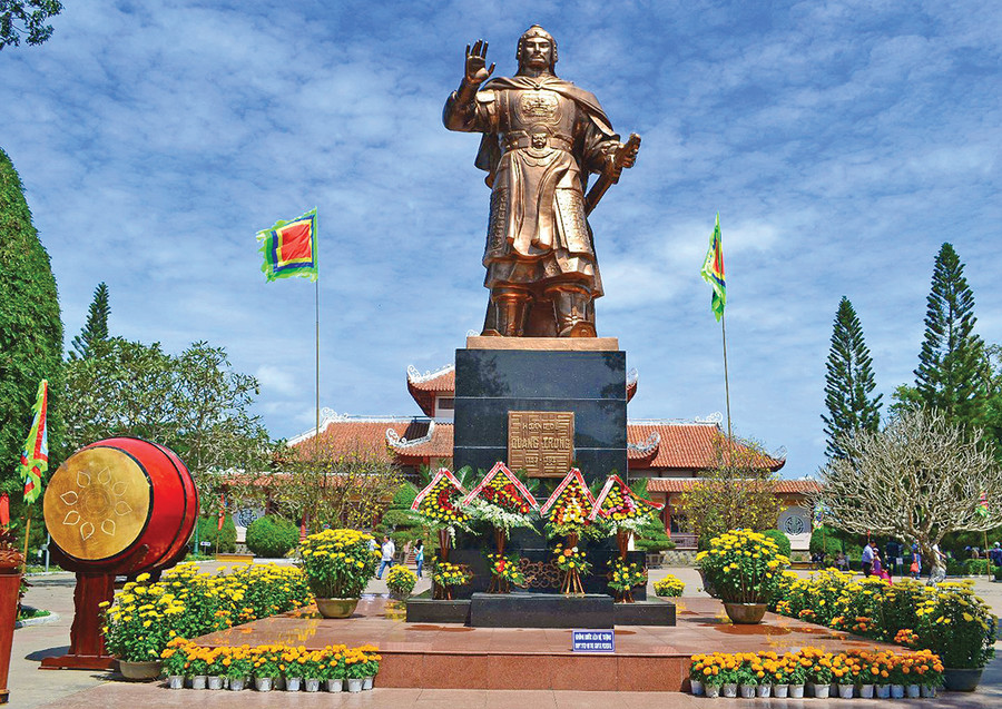 Tượng Vua Quang Trung tại Bảo tàng Quang Trung (huyện Tây Sơn, tỉnh Bình Định). Ảnh: internet Tượng Vua Quang Trung tại Bảo tàng Quang Trung (huyện Tây Sơn, tỉnh Bình Định). Ảnh: internet